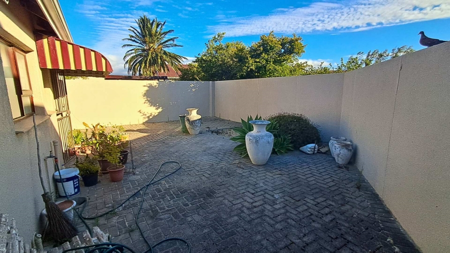 2 Bedroom Property for Sale in Strand South Western Cape